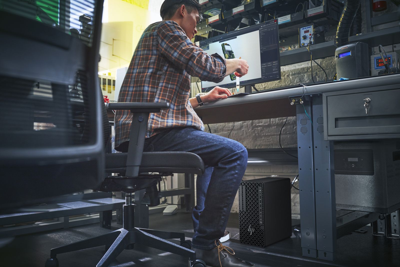 HP Z1 Tower G1i Desktop PC Wolf Pro Security Edition Windows 11 Pro Stazione di lavoro Nero (HP Workstation Z1 G1i - Tower 1 x Core Ultra 9 285 / fino a 5.6 GHz - RAM 32 GB - SSD 1 TB - NVMe - Intel Graphics - Gigabit Ethernet - Win 11 Pro -monitor: ...