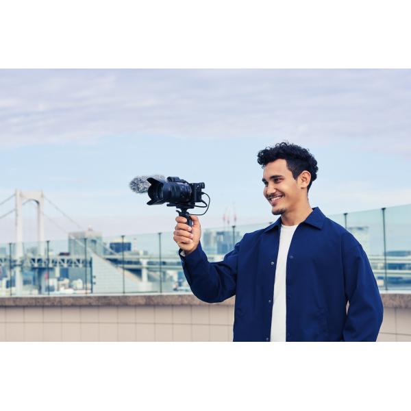 Sony Alpha 6400 con obiettivo 16-50mm, mirrorless APS-C con Real-Time Eye AF (Sony Alpha 6400 APS-C Mirrorless Camera with Sony 16-50 mm f/3.5-5.6 Power Zoom Lens [ Fast 0.02s Autofocus 24.2 Megapixels 4K Movi)