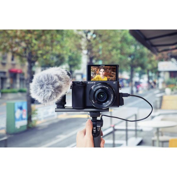 Sony Alpha 6400 con obiettivo 16-50mm, mirrorless APS-C con Real-Time Eye AF (Sony Alpha 6400 APS-C Mirrorless Camera with Sony 16-50 mm f/3.5-5.6 Power Zoom Lens [ Fast 0.02s Autofocus 24.2 Megapixels 4K Movi)