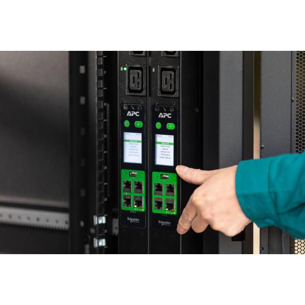 APC EPDU2232M unità di distribuzione dell'energia [PDU] 24 presa[e] AC 0U Nero (APC EasyPDU EPDU2232M - Power distribution unit [rack-mountable] - metered - AC 400 V - 22 kW - 22080 VA - 3-phase - Ethernet 10/100/1000, serial, USB - input: IEC 60309 ...