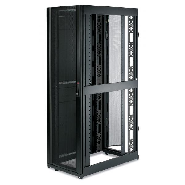 APC AR3100 rack 42U Rack indipendenti Nero (NetShelter SX 42U 600mm Wide x 1070mm Deep Enclosure with Sides Black. Size [WxDxH: 60 cm x 107 cm x 199 cm] May require special handling and delivery can take up to 3 days due to the size. Check with sales...