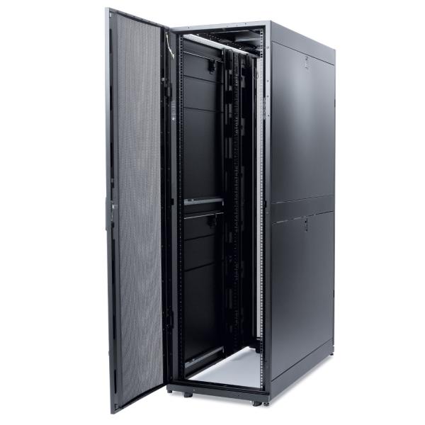 APC NetShelter SX 42U Rack indipendenti Nero (APC NetShelter SX Deep Enclosure with Sides - Rack cabinet - nero - 42U - 19 - per P/N: SMT1000RM1U, SMT750RM1U, SRTL10KRM4UT, SRTL5KRM2UI-HW, SRTL5KRM2UT-HW, SRTL8KRM4UT)ApcAR3300X717