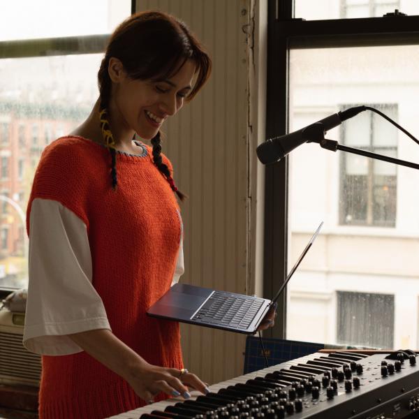 Apple MacBook Air MacBookAir Computer portatile 34,5 cm [13.6] Apple M M2 16 GB 512 GB SSD Wi-Fi 6 [802.11ax] macOS Monterey Grigio (MACBOOK AIR 13 M2 CHIP 8C/8C - 16GB RAM 512GB 70W SPACE GREY) - Versione Tedesca