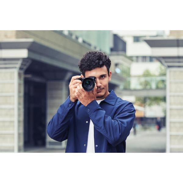 Sony  Alpha 6400, mirrorless APS-C con Real-Time Eye AF (Sony Alpha 6400 APS-C Mirrorless Camera [ Fast 0.02s Autofocus 24.2 Megapixels 4K Movie Recording Flip Screen for Vlogging ])