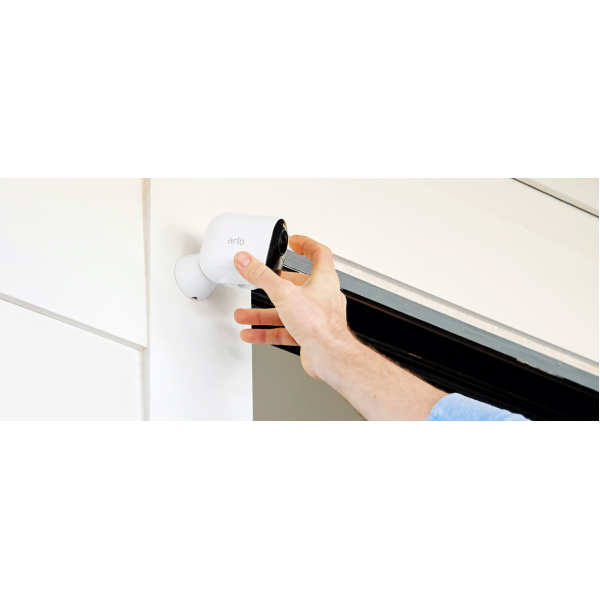 Arlo Ultra 2 Security System - Gateway + camera[s] - wireless [802.11b, 802.11g, 802.11n, 802.11ac, Bluetooth 4.2 LE] - 3 camera[s] - white
