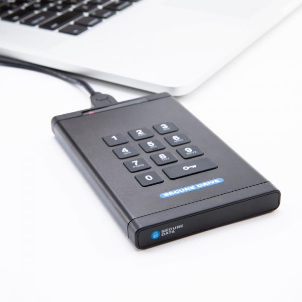 SecureData SD-KP-12-BL500GB-SSD dispositivo di criptazione dato Esterno (SecureData SecureDrive KP [500GB] FIPS-140-2 Level 3 Validated 256-Bit Hardware Encrypted External Portable SSD USB 3.0 - Unlock via On-Board Keypad)