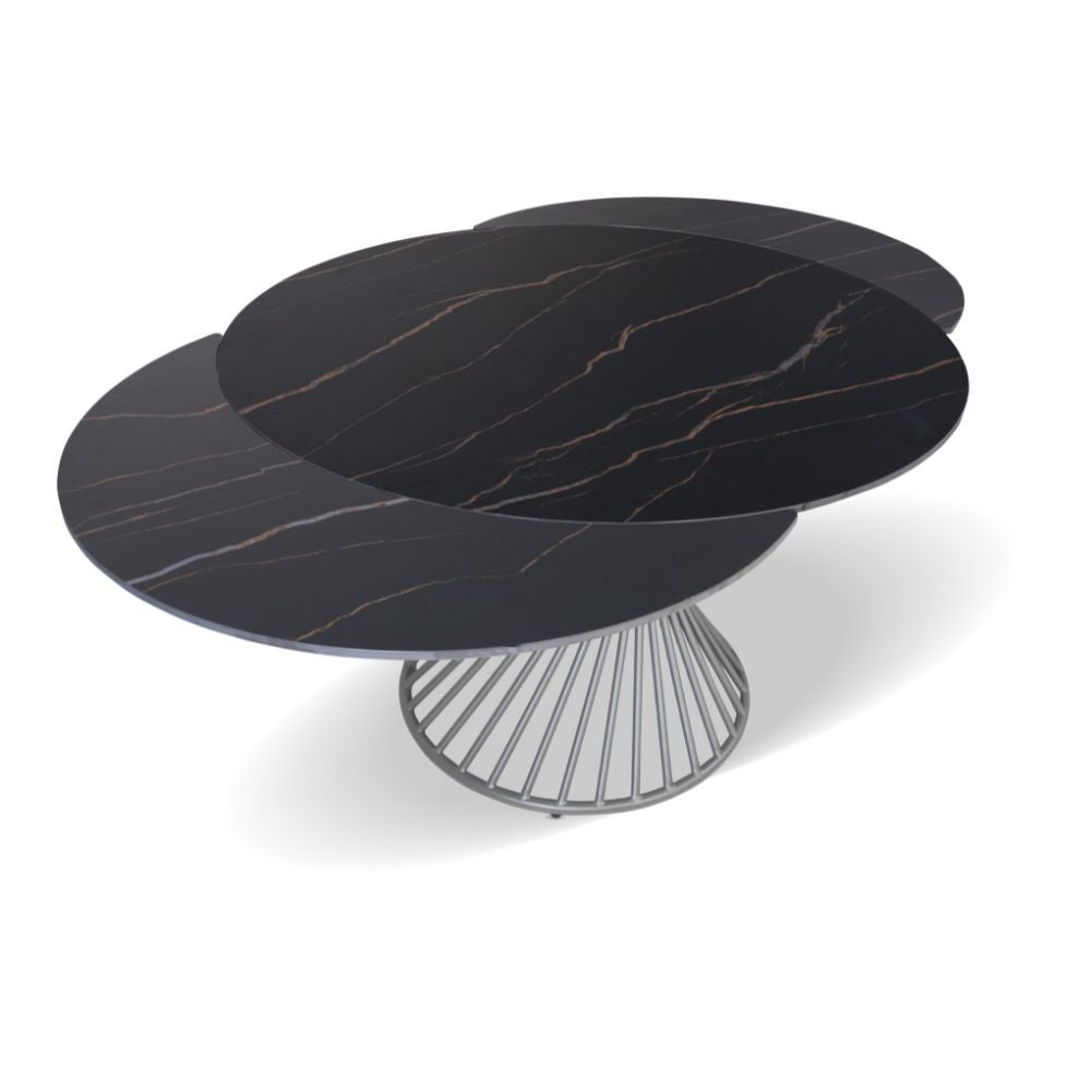 Tavolo allungabile Horus con top in ceramica colore nero-oro opaco con gambe grigie